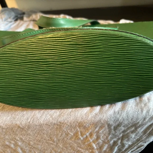 Louis Vuitton Saint Jacques PM – Borneo Green Epi Leather - Picture 3 of 10